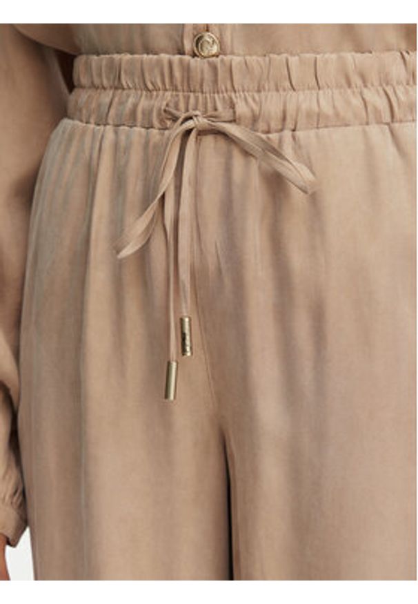 Guess Spodnie materiałowe W6GB07 W1781 Beżowy Regular Fit. Kolor: beżowy. Materiał: lyocell