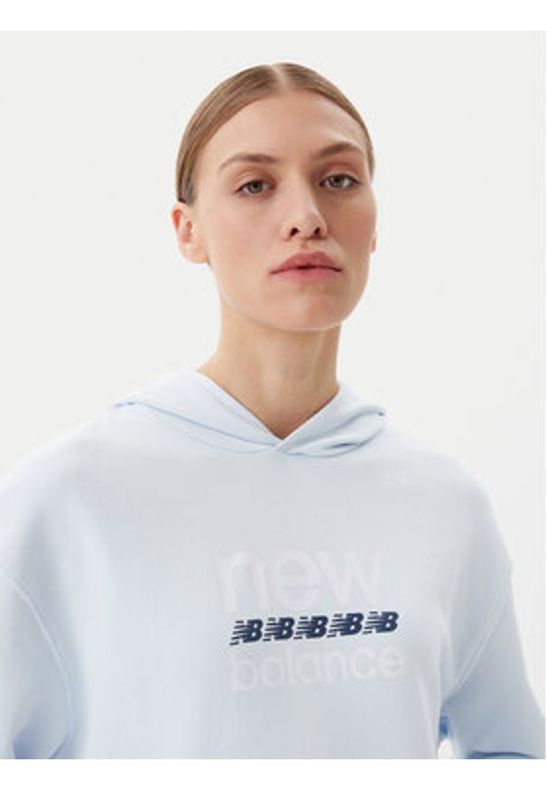 New Balance Bluza Sport Graphic WT51519 Niebieski Relaxed Fit. Kolor: niebieski. Materiał: bawełna. Styl: sportowy