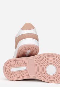 Born2be - Biało-Różowe Sneakersy Sarsana. Okazja: na co dzień. Nosek buta: okrągły. Kolor: biały. Materiał: syntetyk. Szerokość cholewki: normalna. Wzór: aplikacja, gładki. Obcas: na platformie #4