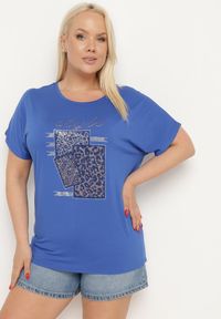 Born2be - Niebieski Bawełniany T-shirt z Ozdobnym Napisem i Cyrkoniami Krisiona. Kolor: niebieski. Materiał: bawełna. Wzór: napisy. Styl: elegancki