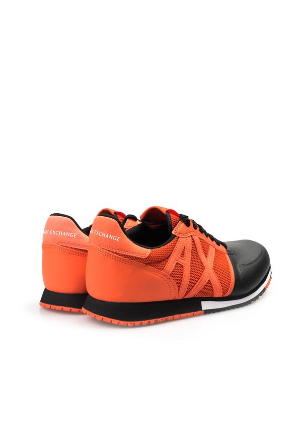 Armani Exchange Sneakersy | XUX017 XV158 | Mężczyzna | Czarny, Pomarańczowy. Nosek buta: okrągły. Kolor: czarny, pomarańczowy, wielokolorowy. Materiał: skóra ekologiczna, tkanina. Wzór: nadruk, aplikacja