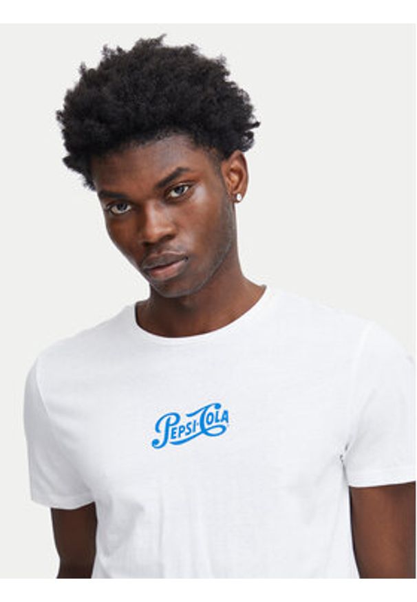 Blend T-Shirt 20716806 Biały Regular Fit. Kolor: biały. Materiał: bawełna
