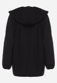Born2be - Czarna Kurtka Jednorzędowa z Bawełną Kapturem i Wstążką Zakończona Ściągaczem Martinis. Okazja: na co dzień. Kolor: czarny. Materiał: bawełna. Wzór: aplikacja. Styl: casual, elegancki, klasyczny #6