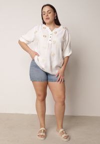Born2be - Biała Wiskozowa Koszula Boho z Haftem i Podpinanymi Rękawami 3/4 Cheridenah. Okazja: na co dzień. Kolekcja: plus size. Kolor: biały. Materiał: wiskoza. Wzór: haft. Styl: boho #4