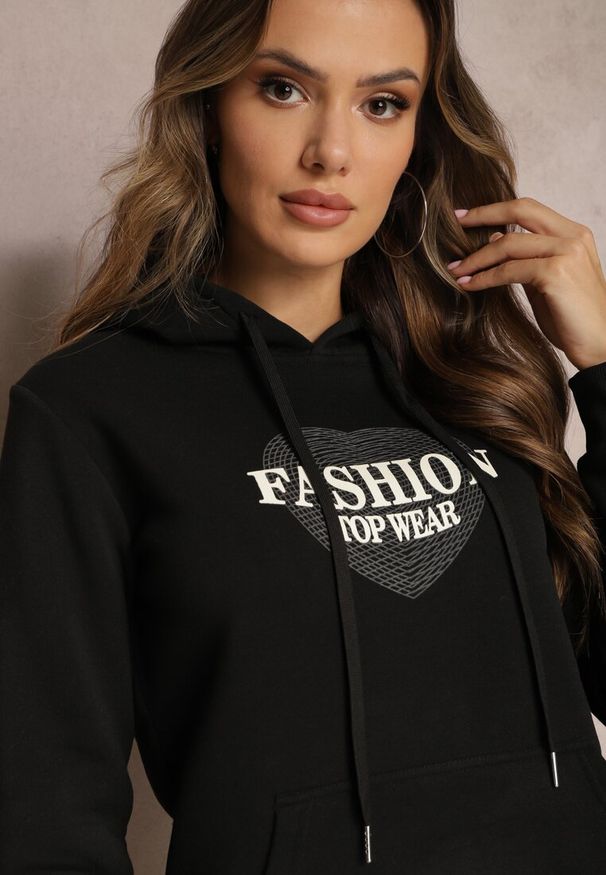 Renee - Czarna Bluza Kangurka Ocieplona Polarem z Ozdobnym Nadrukiem Elili. Okazja: na co dzień. Kolor: czarny. Materiał: polar. Wzór: nadruk. Styl: casual, elegancki