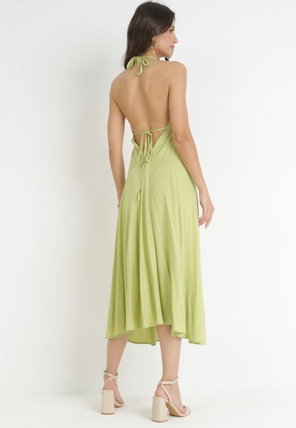 Born2be - Zielona Sukienka Wiązana na Szyi z Wiskozy Ellaze. Kolor: zielony. Materiał: wiskoza. Typ sukienki: rozkloszowane. Styl: wakacyjny