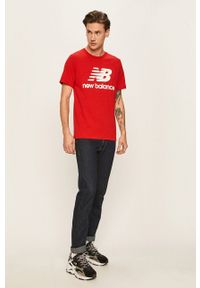 New Balance - T-shirt. Okazja: na co dzień. Kolor: czerwony. Materiał: dzianina. Wzór: nadruk. Styl: casual