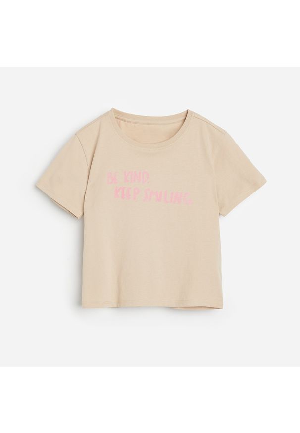 Reserved - Bawełniany t-shirt z napisem - Beżowy. Kolor: beżowy. Materiał: bawełna. Wzór: napisy