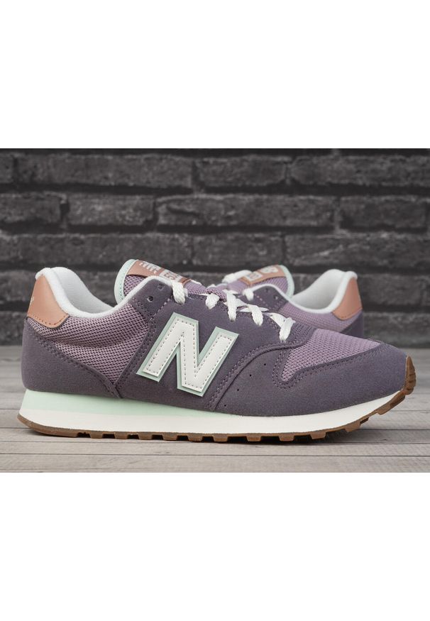 Buty damskie sportowe sneakersy New Balance GW500. Kolor: wielokolorowy, fioletowy, biały. Sport: turystyka piesza