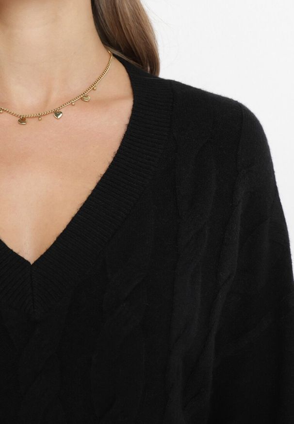 Born2be - Czarny Klasyczny Sweter z Dekoltem w Serek z Długim Rękawem Eusebio. Typ kołnierza: dekolt w serek. Kolor: czarny. Długość rękawa: długi rękaw. Długość: długie. Styl: klasyczny