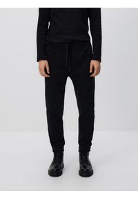Reserved - Jeansy jogger fit - czarny. Kolor: czarny