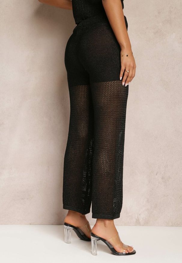 Renee - Czarne Szerokie Spodnie z Ażurowej Tkaniny z Błyszczącą Nitką Muiel. Okazja: na co dzień. Kolor: czarny. Materiał: tkanina. Wzór: ażurowy. Styl: casual