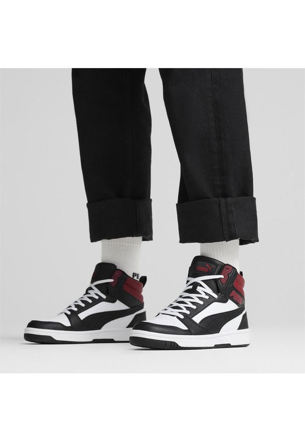 Buty do chodzenia męskie Puma Rebound V6. Kolor: biały, czerwony, wielokolorowy, czarny. Materiał: materiał, syntetyk. Szerokość cholewki: normalna. Sport: turystyka piesza