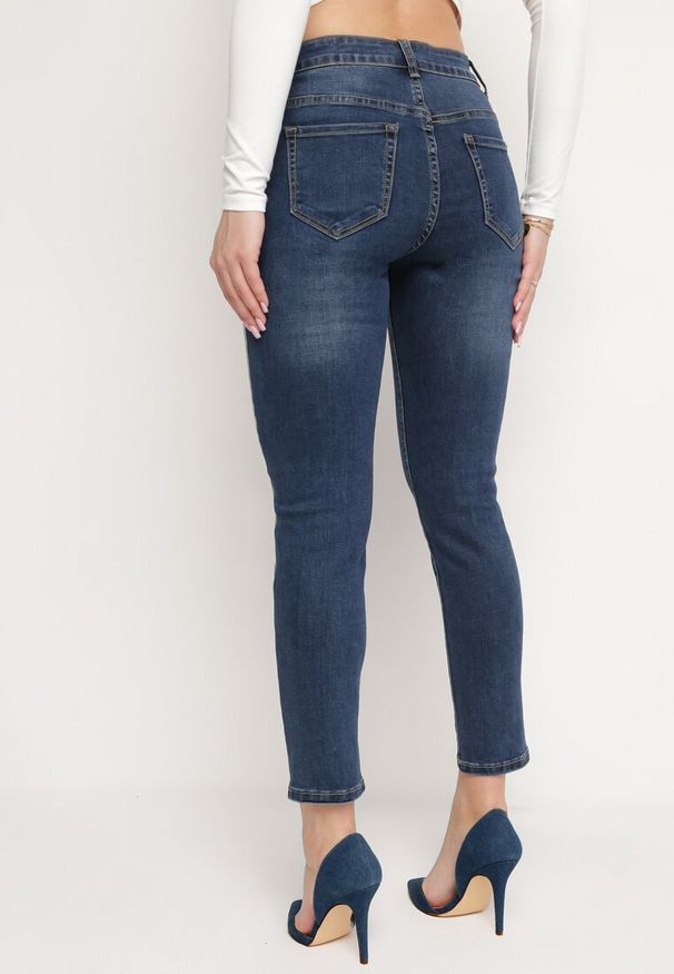 Born2be - Granatowe Jeansy Skinny z Brokatowymi Lampasami Prestella. Okazja: na co dzień. Kolor: niebieski. Długość: długie. Styl: elegancki, casual