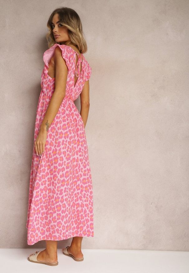 Renee - Różowa Sukienka Boho z Bawełny Ozdobiona Wiązaniem Carivia. Kolor: różowy. Materiał: bawełna. Wzór: aplikacja. Sezon: lato. Styl: boho
