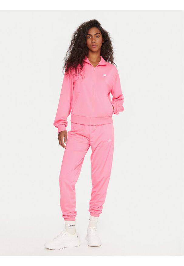 Adidas - adidas Dres Essentials Feel Cozy JX0518 Różowy Regular Fit. Kolor: różowy. Materiał: syntetyk