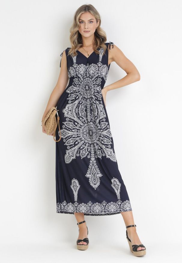 Born2be - Granatowa Sukienka w Stylu Boho z Gumką w Talii i Sznurkami przy Ramionach Niree. Kolor: niebieski. Styl: boho