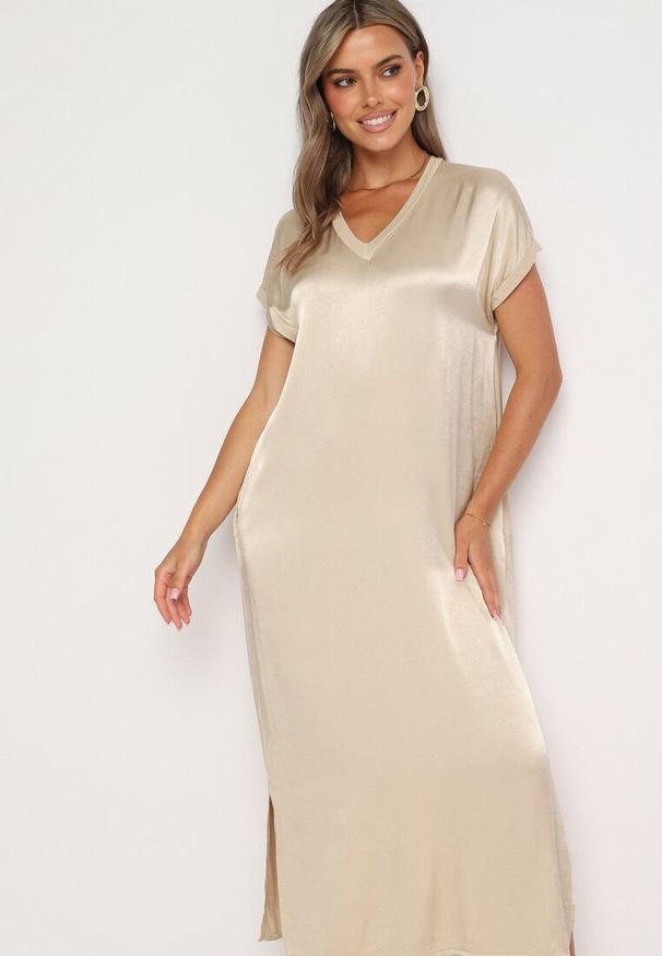 Born2be - Beżowa Wiskozowa Sukienka o Pudełkowym Kroju Oversize Moratina. Okazja: na co dzień. Kolor: beżowy. Materiał: wiskoza. Typ sukienki: oversize. Styl: casual