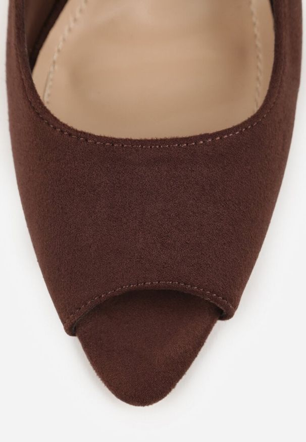 Renee - Brązowe Sandały na Szpilce z Wycięciem na Palce i Odkrytą Piętą Zitissa. Zapięcie: sprzączka. Kolor: brązowy. Sezon: wiosna. Obcas: na szpilce. Styl: elegancki. Wysokość obcasa: średni