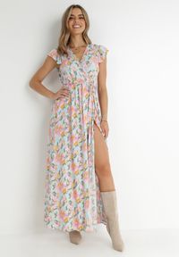 Born2be - Jasnoniebieska Sukienka Kopertowa z Gumką w Pasie w Kwiaty Pive. Typ kołnierza: kołnierz z falbankami. Kolor: niebieski. Materiał: wiskoza, tkanina, materiał. Wzór: kwiaty. Typ sukienki: kopertowe. Długość: maxi #2