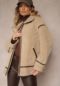 Renee - Beżowa Futerkowa Kurtka o Kroju Oversize z Wysokim Kołnierzem z Paskiem z Klamerką Toriara. Okazja: na co dzień, na spacer. Kolor: beżowy. Długość: długie. Styl: wizytowy, casual, elegancki