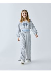 Reserved - Spodnie dresowe SmileyWorld® - jasnoszary. Kolor: szary. Materiał: dresówka #1