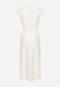 Born2be - Biała Bawełniana Ażurowa Sukienka na Guziki o Koszulowym Kroju Wiązana Paskiem Grosofia. Okazja: na co dzień. Kolor: biały. Materiał: bawełna. Wzór: ażurowy. Sezon: lato. Typ sukienki: koszulowe. Styl: casual, elegancki, klasyczny #6