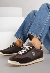 Born2be - Ciemnobrązowe Sneakersy z Metaliczną Aplikacją Nurrive. Okazja: na co dzień. Kolor: brązowy. Materiał: jeans. Wzór: aplikacja #6