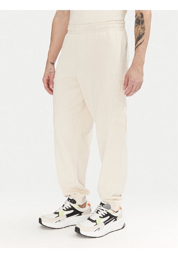 EA7 Emporio Armani Spodnie dresowe 7M000154 AF10432 U1079 Écru Regular Fit. Materiał: bawełna