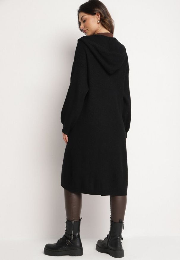 Born2be - Czarny Kardigan Nierozpinany z Kapturem i Ściągaczami Anzola. Okazja: na co dzień. Typ kołnierza: kaptur. Kolor: czarny. Materiał: jeans. Styl: casual, elegancki