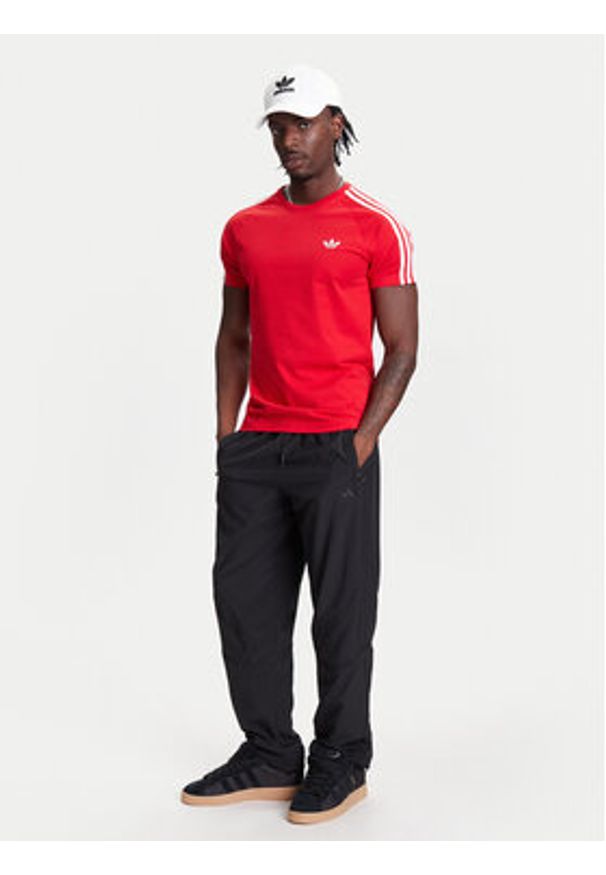 Adidas - adidas T-Shirt adicolor Trefoil JX1545 Czerwony Slim Fit. Kolor: czerwony. Materiał: bawełna