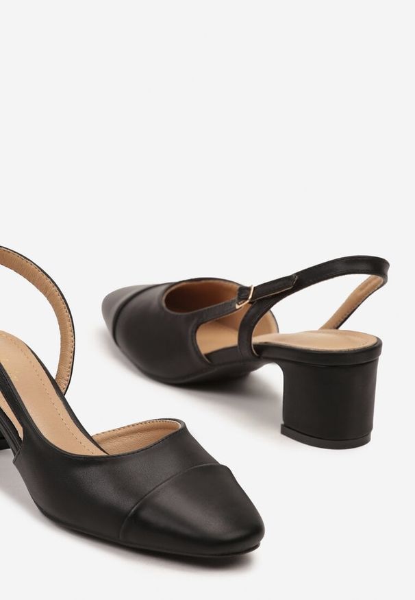 Renee - Czarne Czółenka z Imitacji Skóry na Słupku z Regulowanym Paskiem Anadira. Okazja: na spotkanie biznesowe. Zapięcie: pasek. Kolor: czarny. Materiał: skóra. Sezon: wiosna, lato. Obcas: na słupku. Styl: biznesowy, wizytowy