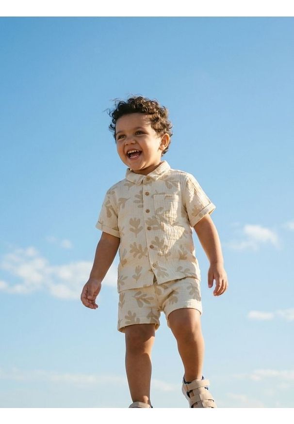 Sinsay - Bawełniane szorty z motywem liści - kremowy. Kolor: kremowy. Materiał: bawełna