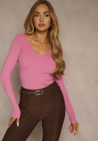 Renee - Różowy Sweter o Taliowanym Kroju z Nieregularnym Dekoltem w V Fenalissa. Okazja: na co dzień. Kolor: różowy. Długość: krótkie. Sezon: zima, jesień. Styl: casual #1