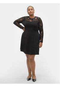 Vero Moda Curve Sukienka koktajlowa 10305860 Czarny Regular Fit. Kolor: czarny. Materiał: syntetyk. Styl: wizytowy #4