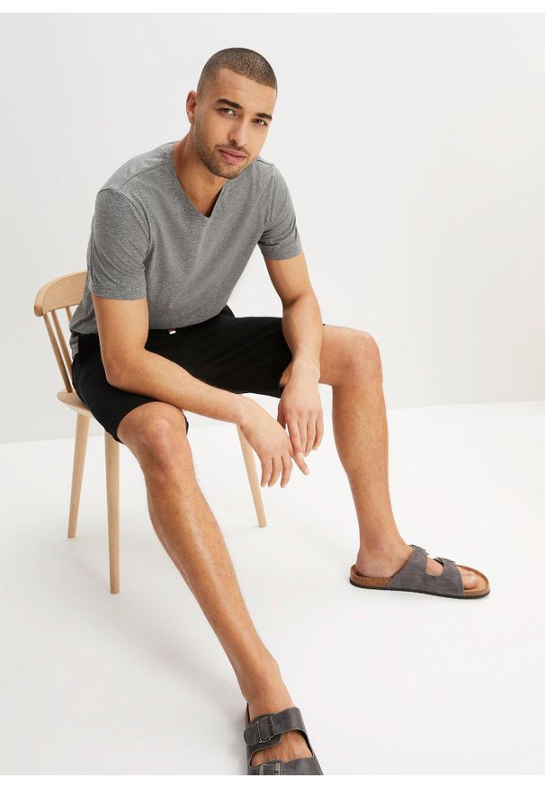 bonprix - Bermudy dresowe, regular fit. Kolor: czarny. Materiał: dresówka