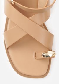 Born2be - Ciemnobeżowe Sandały Japonki z Paskiem na Palec i Paskiem Wokół Kostki Vivanya. Okazja: na co dzień. Zapięcie: pasek. Kolor: beżowy. Sezon: lato. Styl: casual, elegancki #8