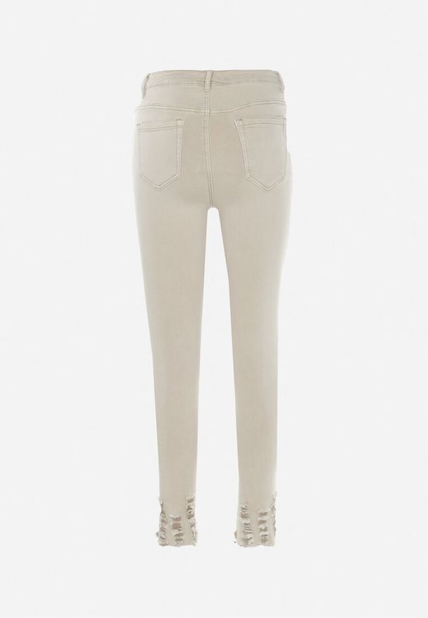 Born2be - Jasnobeżowe Jeansy Skinny z Postrzępioną Nogawką Chiteli. Kolor: beżowy