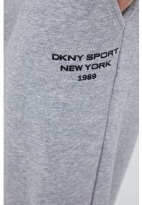 DKNY - Dkny spodnie dresowe damskie kolor szary z nadrukiem. Kolor: szary. Materiał: dresówka. Wzór: nadruk #4