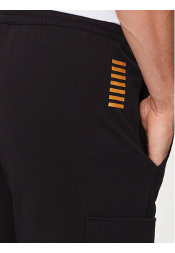 EA7 Emporio Armani Spodnie dresowe 8NPP67 PJVRZ 0208 Czarny Regular Fit. Kolor: czarny. Materiał: bawełna