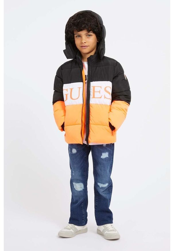 Guess kurtka dziecięca kolor pomarańczowy. Okazja: na co dzień. Kolor: pomarańczowy. Styl: casual