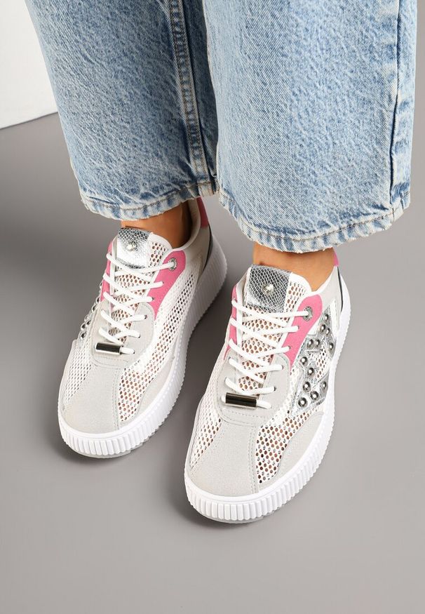 Renee - Szaro-Różowe Sneakersy Ozdobione Gwiazdą i Nitami Zeloti. Okazja: na co dzień. Kolor: szary. Materiał: jeans. Wzór: aplikacja