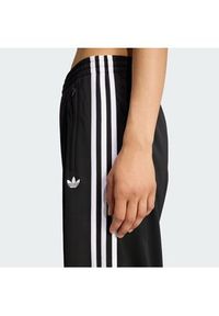Adidas - adidas Spodnie dresowe Firebird KD7976 Czarny Loose Fit. Kolor: czarny. Materiał: syntetyk #2