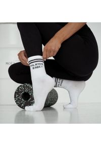 Milena - Skarpetki damskie pilates 1181 wh. Kolor: biały. Materiał: poliamid, elastan, materiał, bawełna