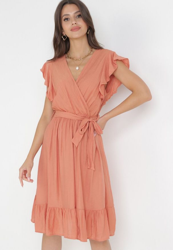 Born2be - Pomarańczowa Rozkloszowana Sukienka z Gumką w Pasie Pabelin. Kolor: pomarańczowy. Materiał: materiał. Typ sukienki: kopertowe