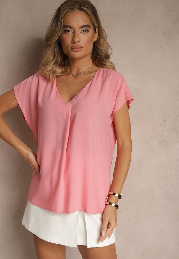 Renee - Różowa Bluzka z Wiskozy z Trójkątnym Dekoltem Tilimira. Okazja: na co dzień. Kolor: różowy. Materiał: wiskoza. Styl: elegancki, casual
