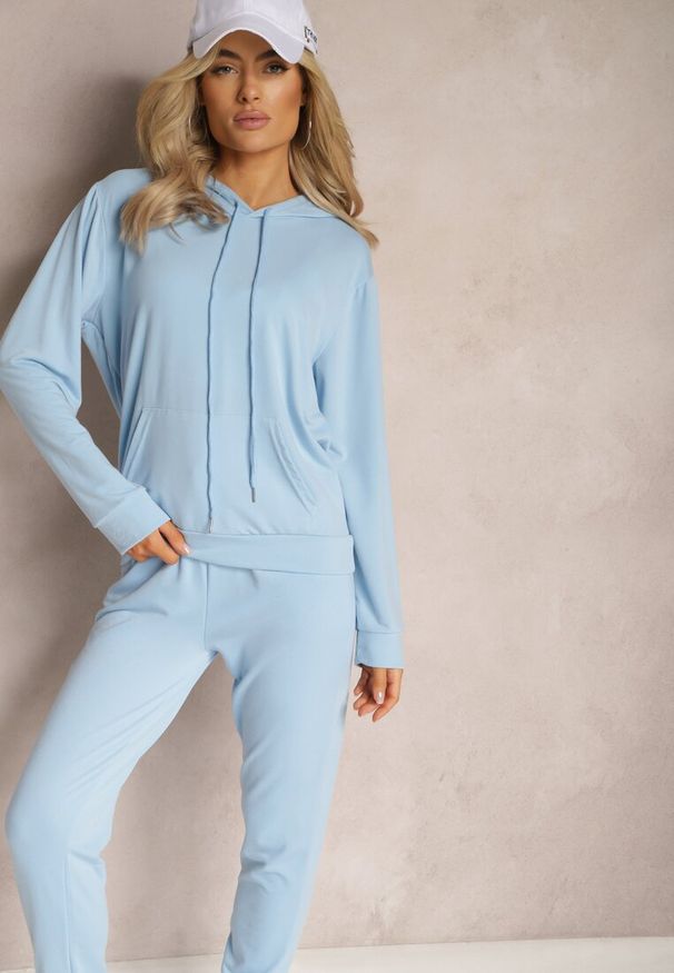 Renee - Jasnoniebieski Klasyczny Komplet Dresowy z Bluzą Kangurką i Spodniami Typu Jogger Salevia. Kolor: niebieski. Materiał: dresówka