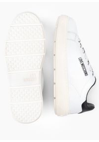 Love Moschino - Sneakersy damskie LOVE MOSCHINO JA15374G0GIA1-10A. Okazja: na co dzień, na spacer, do pracy. Kolor: biały. Sport: turystyka piesza