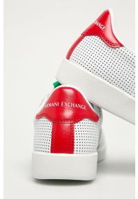 Armani Exchange - Buty. Nosek buta: okrągły. Zapięcie: sznurówki. Kolor: biały. Materiał: syntetyk, materiał, skóra ekologiczna, guma. Szerokość cholewki: normalna #2