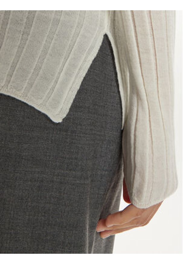 IVY & OAK - IVY OAK Sweter Kacy Rose IO113151 Écru Slim Fit. Materiał: wełna